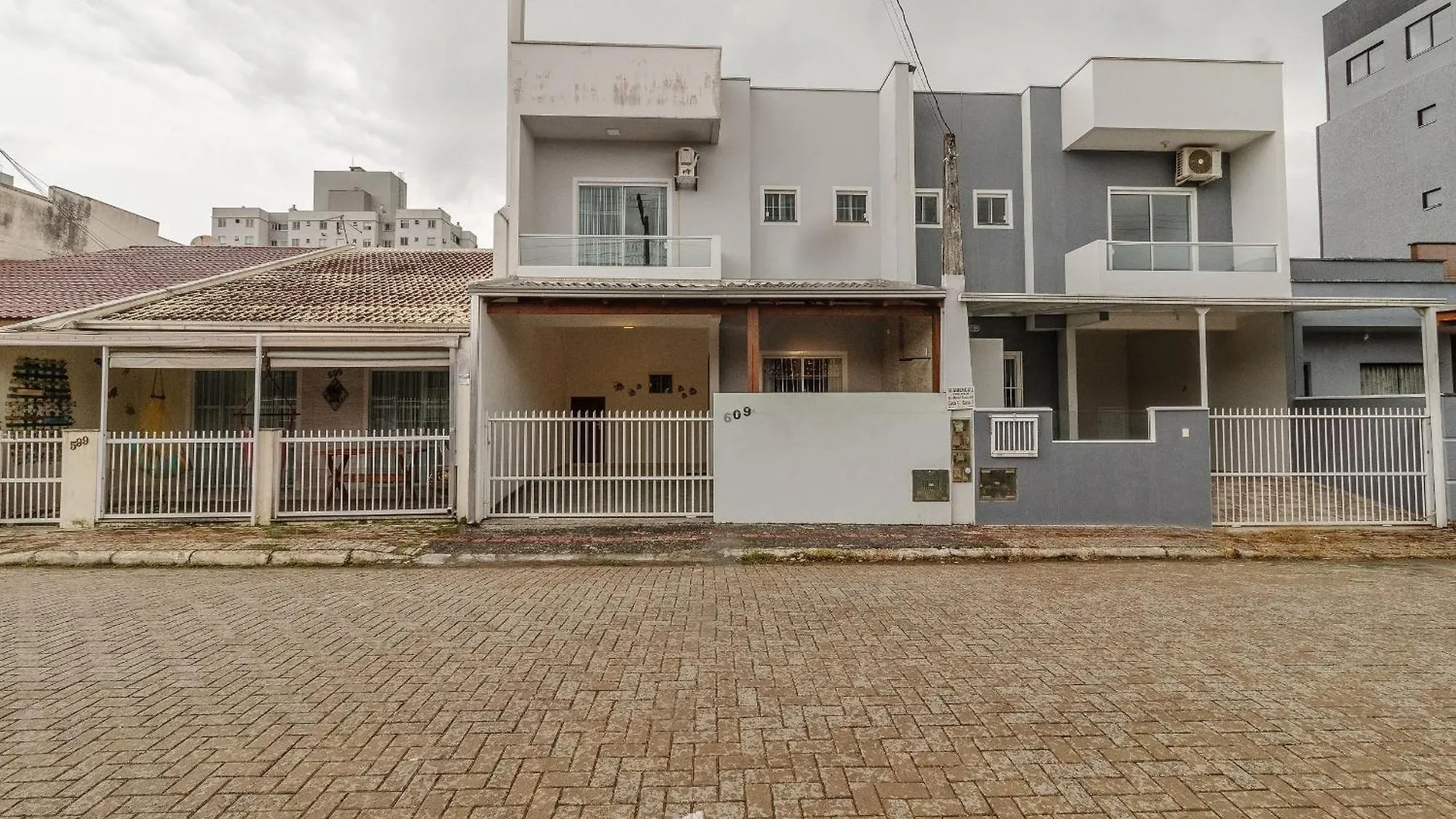 Sobrado 2Q C/ Churrasq. 600M Orla Mca0609 Piçarras Brasilien